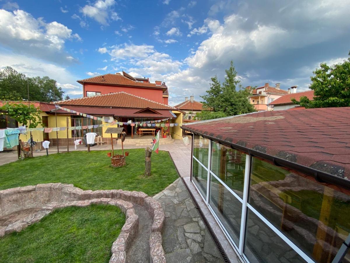 Family Hotel Kavrakovi Pavel Banya Esterno foto