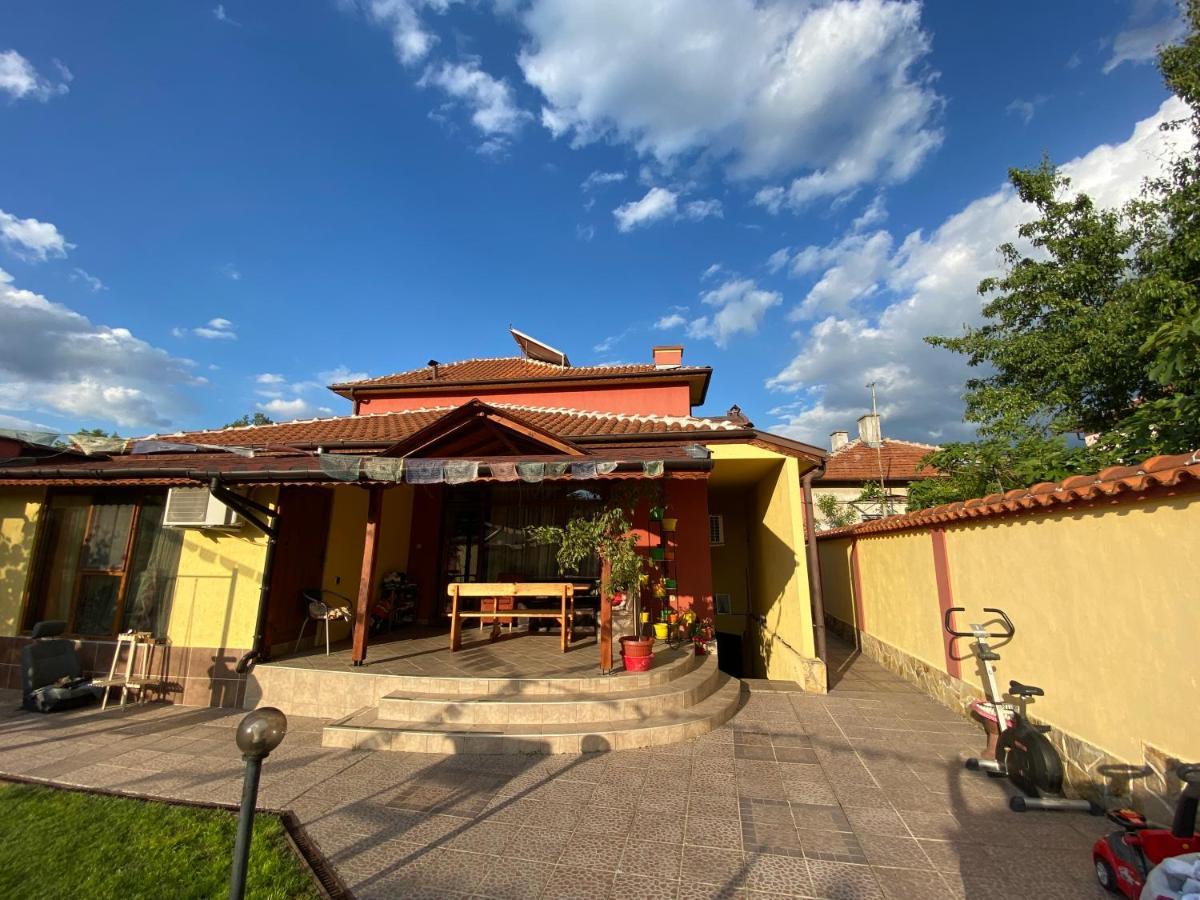 Family Hotel Kavrakovi Pavel Banya Esterno foto